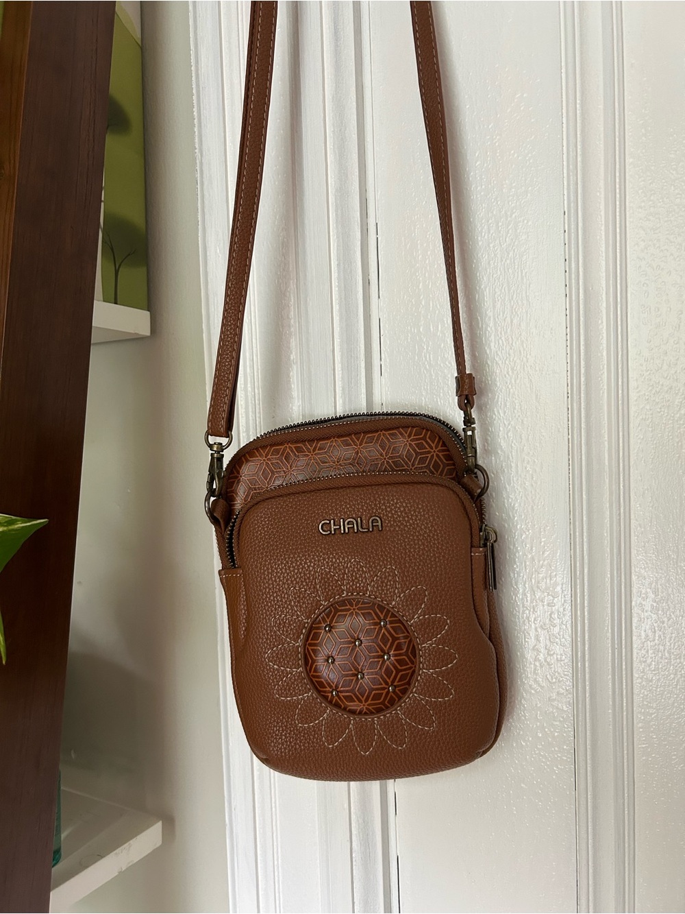 Chala UNI Cellphone Xbody - Sunflower crossbody bag